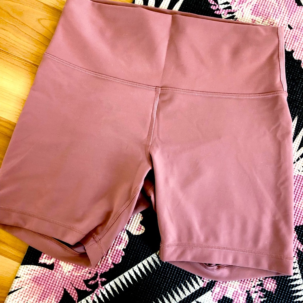 Size 8 6” Lululemon biker short